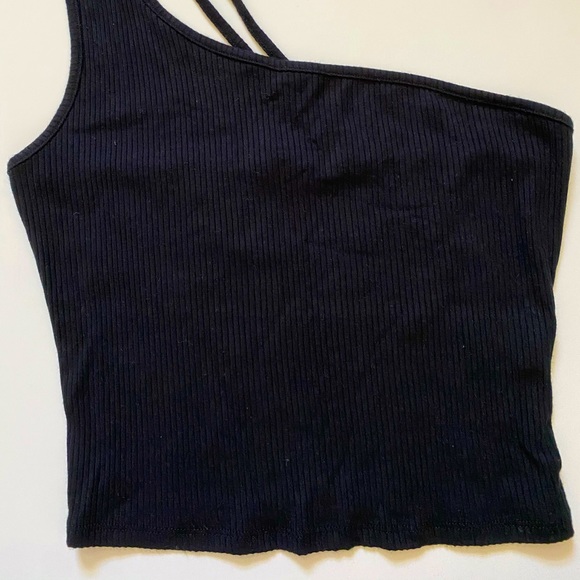 Asymmetrical crop tank - Picture 3 of 4
